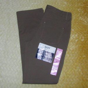 Women's Bandolino Amy Comfort slim Jean with Deluxe Super Stretch Size 6 NWT